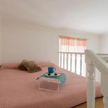 Apartment Life In Pink - 7Sundays